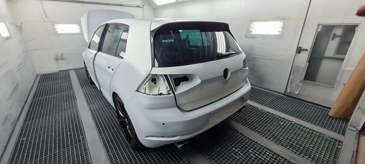 Cabine de peinture automobile — carrosserie Lyon